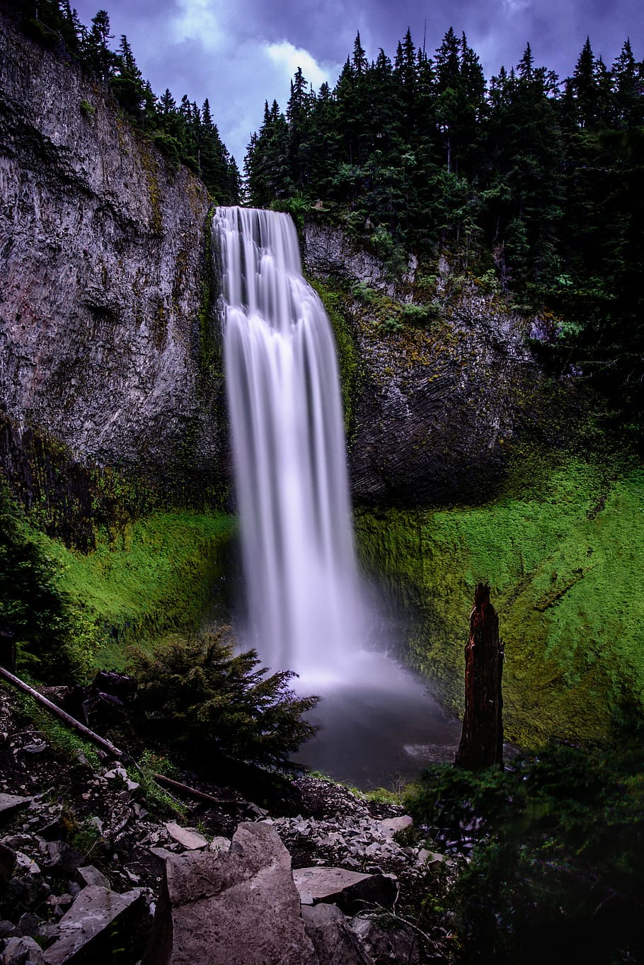 cascate fotografia timelapse, autunno, paesaggio, foglia, nebbia, movimento, montagna, all'aperto, parco, fiume, roccia, panoramico, ruscello, viaggio, albero, acqua, cascata, bagnato, legna, Paesaggi, roccia - oggetto, lunga esposizione, natura, bellezza nella natura, rapido, scenics - natura, pianta, acqua corrente, movimento sfocato, foresta, scena non urbana, solido, terra, fluente, ambiente, nessuno, potere in natura, acqua che cade, foresta pluviale, 5K