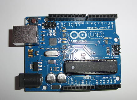 Arduino, ordinateur, CPU, traitement de l'information, circuits, planche, La technologie, électronique, processeur, puce informatique, prise de vue en studio, circuit imprimé, fermer, bleu, à l'intérieur, Industrie électronique, lien, objet unique, nature morte, personne, équipement informatique, équipement, carte mère, partie informatique, fond blanc, complexité, équipement électrique, composant électrique, 2K, CC0, domaine public, libre de droits