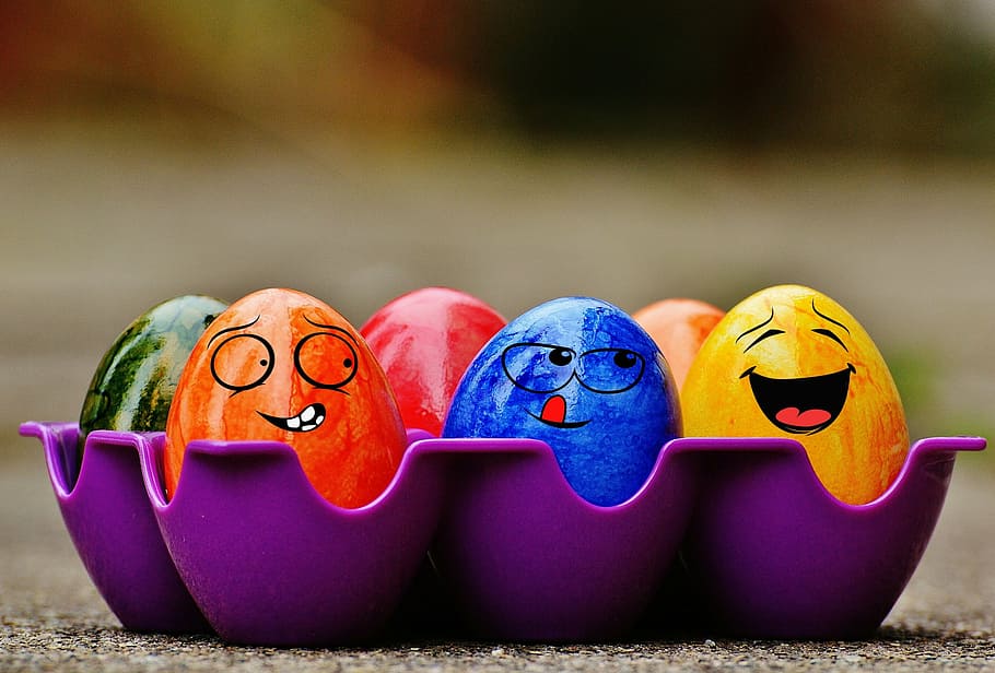 pintat, ous, safata, Pasqua, ous de Pasqua, divertit, colorit, Feliç Pasqua, ou, de colors, color, Halloween, art i artesania, representació, creativitat, multicolor, representació humana, cap gent, cara somrient antropomòrfica, grup d'objectes, centrar-se en primer pla, diversió, somrient, natura morta, primer pla, dia, antropomòrfic, artesania, cara antropomòrfica, part del cos, 2K