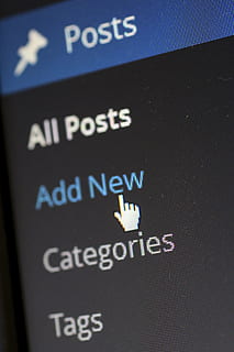 digital, alat, tombol, cms, wordpress, sistem manajemen konten, perangkat digital, menambahkan, tajuk rencana, konten, web, Internet, blog, unggah, pos, media, komentar, layar, membuat, meninggalkan, menerbitkan, publikasi, teks, komunikasi, merapatkan, tidak ada orang, layar perangkat, pesawat terbang, aksara barat, teknologi, informasi, fokus selektif, biru, dalam ruangan, jumlah, koneksi, latar belakang, tanda, warna hitam, warna putih, bimbingan, detail, huruf kapital, 4K, CC0, domain publik, bebas royalti