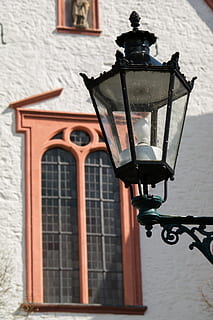 lanterna, illuminazione, lampada, luce, lampione, retrò, cattivo münstereifel, San Donato, Germania, attrezzatura per l'illuminazione, esterno dell'edificio, struttura costruita, architettura, lampada elettrica, costruzione, concentrarsi sulle conoscenze acquisite, strada, nessuno, luce a gas, giorno, vetro - materiale, in stile retrò, finestra, all'aperto, avvicinamento, Casa, antico, ferro battuto, 5K, CC0, dominio pubblico, privo di copyright