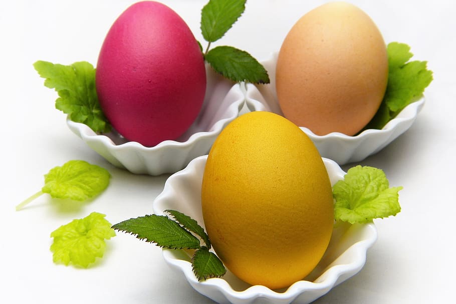 drei, Rosa, Beige, goldene Eier, Ei, Lebensmittel, Ostern, Frühstück, gesund, hell, Diät, Gesundheit, frisch, bio, Osterei, Eier färben, Farben der Natur, Na sicher, frische Blätter, geben, Osterfeier, Osterferien, Kinder, basteln, Natur, Frühling, frisches grün, Essen und Trinken, Frische, Studioaufnahme, gesundes Essen, Blatt, Obst, keine Leute, Wohlbefinden, drinnen, Pflanzenteil, Gruppe von Objekten, Nahansicht, mehrfarbig, Rohkost, Wahl, weißer Hintergrund, Zitrusfrucht, Variation, Minzblatt - kulinarisch, 4K