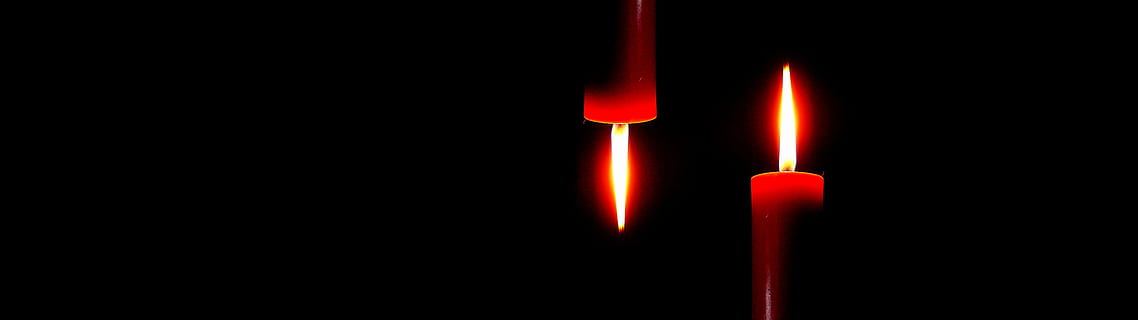 Docht, Feuer, Flamme, schwachem Licht, Kerzen, Kerzenlicht, Licht, Weihnachten, Winter, Winterzeit, Feuer - natürliches Phänomen, Kerze, Verbrennung, Hitze - Temperatur, Studioaufnahme, beleuchtet, drinnen, Nahansicht, schwarzer Hintergrund, rot, keine Leute, kopieren sie platz, glühend, dunkel, einzelnes Objekt, Lichtanlage, Natur, Feier, Helligkeit, 2K, CC0, gemeinfrei, lizenzfrei