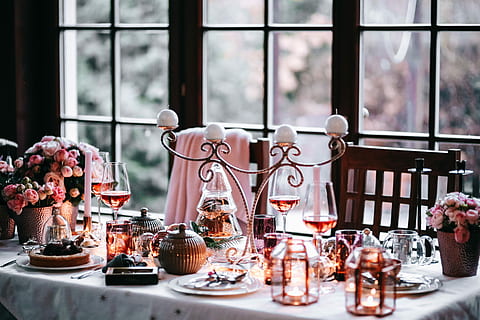 christmas table decorations, Christmas, table, decorations, table set, pink, holiday, glamour, xmas, window, no People, food, decoration, flower, indoors, variation, day, glass, food and drink, household equipment, glass - material, freshness, candle, wineglass, drinking glass, transparent, focus on foreground, refreshment, selective focus, drink, still life, 5K, CC0, public domain, royalty free