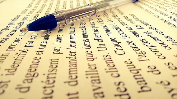 stilou, carte, studiu, cuvinte, citit, Tuning, textul, educaţie, informație, macro, finanţa, hârtie, text, Afaceri, corporativă, document, comunicare, instrument de scris, lege, a închide, western script, nici o persoana, selectiv, sistemul juridic, în interior, publicare, scris, corespondenţă, semnare, 2K, CC0, domeniu public, fără drepturi de autor