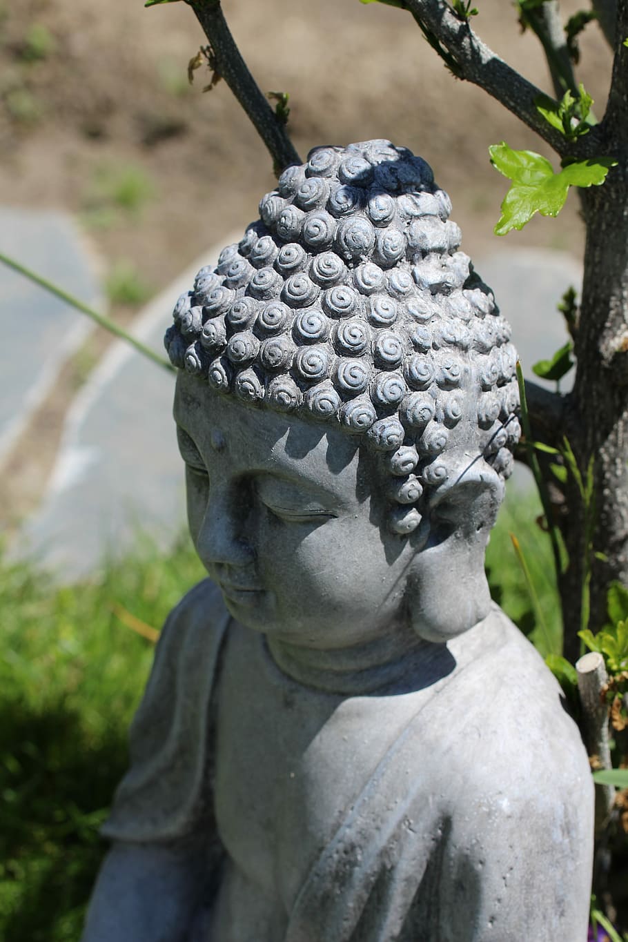 hvile, kraft, buddha, Gud, bede, bøn, tro på, meditation, buddhisme, figur, sten-, Steinmetz, lempelse, indre ro, yoga, Asien, zen, wellness, religion, harmoni, tilfreds, midten, meditere, statue, spirituell, spiritualitet, sommer, udendørs, have, skulptur, Kunst og håndværk, ingen mennesker, repræsentation, menneskelig repræsentation, mandlig lighed, plante, tæt på, kreativitet, fokus på forgrunden, dag, natur, håndværk, træ, idol, 5K
