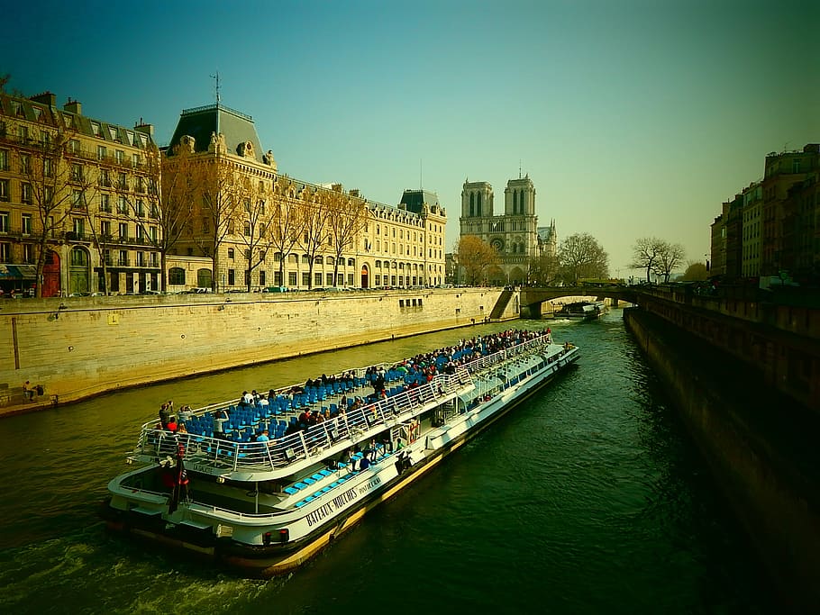 seu, paris, riu, vaixell, turistes, França, Notre Dame, barri antic, aigua, arquitectura, estructura construïda, exterior de l'edifici, vaixell nàutic, transport, manera de transport, davant del mar, cel, naturalesa, cel clar, ciutat, persones incidentals, viatjar, dia, edifici, pont, a l'aire lliure, pont - estructura feta per l'home, embarcacions de passatgers, 1080P