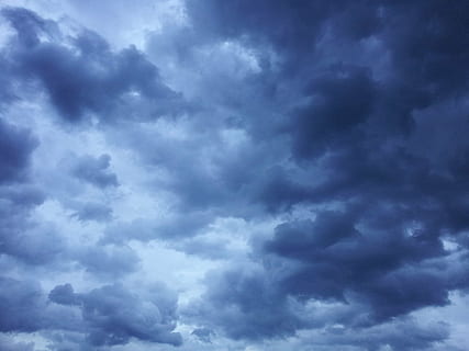 nuvens, frente, tempestade, céu, azul, céu noturno, nuvem - céu, cloudscape, céu dramático, origens, meio Ambiente, vento, natureza, nublado, atmosfera, Nuvem de tempestade, trovoada, céu mal-humorado, Sombrio, ninguém, beleza na natureza, ao ar livre, meteorologia, sinistro, chuva, clima, fraco, 2K, CC0, domínio público, royalty free