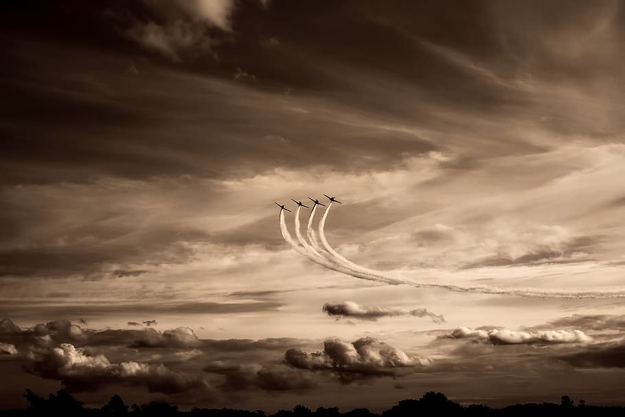 himmel, skyer, fly, jetfly, formation, militær, rejse, transportmidler, solopgang, solnedgang, landskab, bjerge, sky - himmel, luftfartøj, luft show, samarbejde, på farten, flyvende, bevægelse, kampfly, transportform, hastighed, dampspor, natur, ingen mennesker, røg - fysisk struktur, udendørs, bestille, 1080P