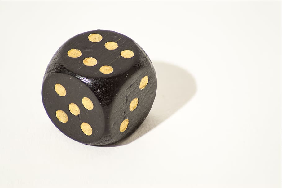 dado, Giochi, gioco, cubo, giocare, girato in studio, ombra, sfondo bianco, singolo oggetto, nessuno, gioco d'azzardo, ritagliare, avvicinamento, in casa, cibo, cibo e bevande, copia spazio, freschezza, natura morta, cioccolato, uno stile di vita sano, forma, cultura artistica e intrattenimento, Marrone, modello, tentazione, 5K