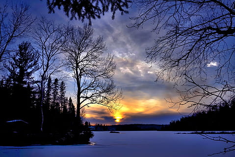 silhuet, træer, sne, vinterlandskab, solnedgang, aften, skyer, himmel, tusmørke, natur, kold, vinter, frosne sø, sol, Québec, Canada, træ, udendørs, landskab, sø, Skov, skumring, plante, skønhed i naturen, scenics - natur, sky - himmel, rolig scene, bare træ, ro, ingen mennesker, afdeling, kold temperatur, idyllisk, 5K, CC0, offentligt domæne, royaltyfrie
