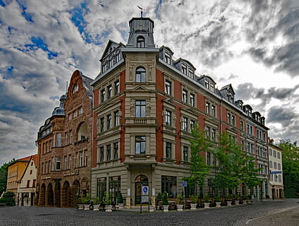 weimar, thuringia germany, Germania, oras vechi, clădire veche, locuri de interes, cultură, artă, clădire, istorie, exteriorul clădirii, arhitectură, construită, nor - cer, cer, oraș, zonă rezidențială, fereastră, stradă, natură, zi, oameni apropiați, transport, vedere unghiulară joasă, drum, în aer liber, casă, faţadă, casa de rând, apartament, 4K, CC0, domeniu public, fără drepturi de autor