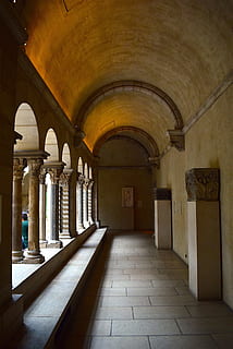 museo, architettura, medievale, costruzione, Museo, architettura, punto di riferimento, città, vecchio, cultura, opera d'arte, religione, cristianesimo, turismo, storia, storico, tradizionale, eredità, pietra, design, in casa, corridoio, colonna architettonica, nessuno, arco, struttura costruita, colonnato, architettura ed edifici, portico, il passato, la strada davanti, giorno, direzione, vuoto, soffitto, pavimentazione, di fila, arcuato, 4K, CC0, dominio pubblico, privo di copyright