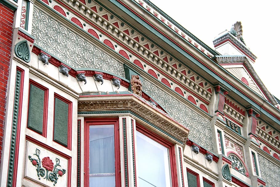 decorazioni della facciata della facciata vittoriana, Kendallville, Indiana, dettaglio, vittoriano, facciata, centro, decorazioni, kendallville, indiana, architettura, edifici, design, case, dominio pubblico, esterno dell'edificio, struttura costruita, posto famoso, culture, storia, palazzo, vecchio, Inquadratura dal basso, destinazioni di viaggio, nessuno, costruzione, giorno, testo, comunicazione, all'aperto, cielo, mestiere, copione, sceneggiatura non occidentale, modello, credenza, finestra, natura, caratteristica architettonica, il passato, ornato, luogo di culto, 1080P