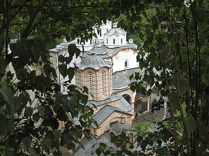 monestir, macedonia, tres, vista, antiga església, ortodox, estructura construïda, arbre, arquitectura, planta, exterior de l'edifici, edifici, dia, creixement, naturalesa, cap gent, full, part de la planta, a l'aire lliure, religió, espiritualitat, creença, color verd, lloc de culte, casa, 2K, CC0, domini públic, lliure de regalies