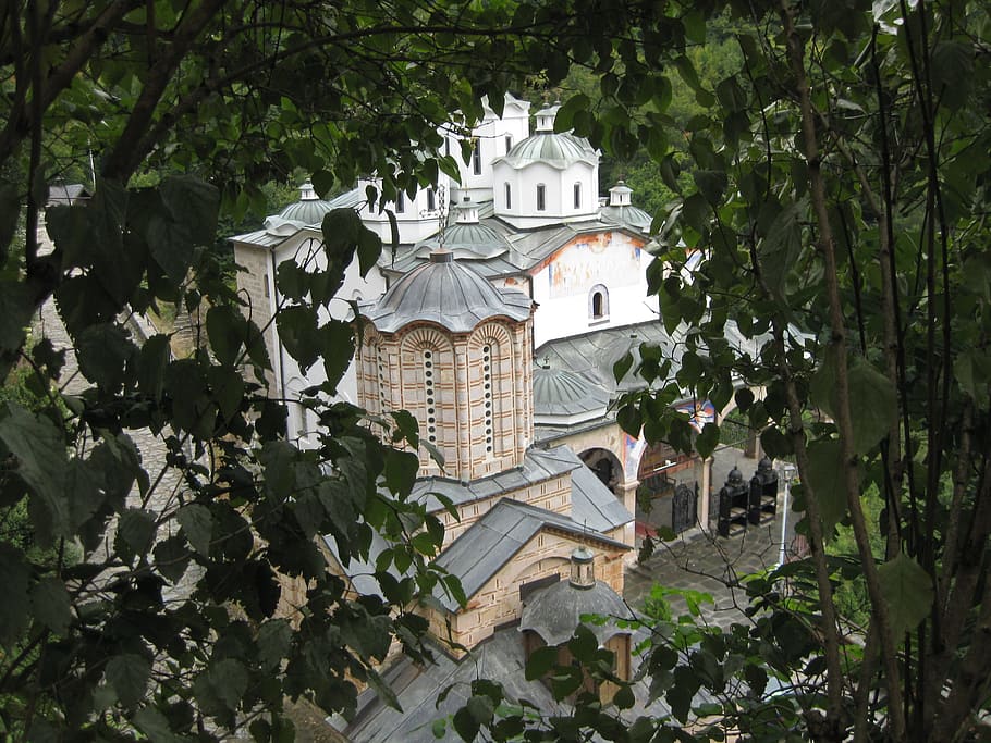 monestir, macedonia, tres, vista, antiga església, ortodox, estructura construïda, arbre, arquitectura, planta, exterior de l'edifici, edifici, dia, creixement, naturalesa, cap gent, full, part de la planta, a l'aire lliure, religió, espiritualitat, creença, color verd, lloc de culte, casa, 2K