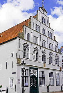 casa de frontão, historicamente, tijolo, clínquer, calado, Friedrichstadt, centro histórico da cidade, lugares de interesse, Cidade antiga, casas de duas águas, arquitetura, costa do mar do norte, região costeira, mecklenburg, Alemanha, cidade holandesa, atração turística, exterior do edifício, estrutura construída, construção, nuvem - céu, céu, janela, Distrito residencial, visão de baixo ângulo, casa, ninguém, dia, natureza, Cidade, ao ar livre, cobertura, townhouse, luz solar, fachada, casinha, 4K, CC0, domínio público, royalty free