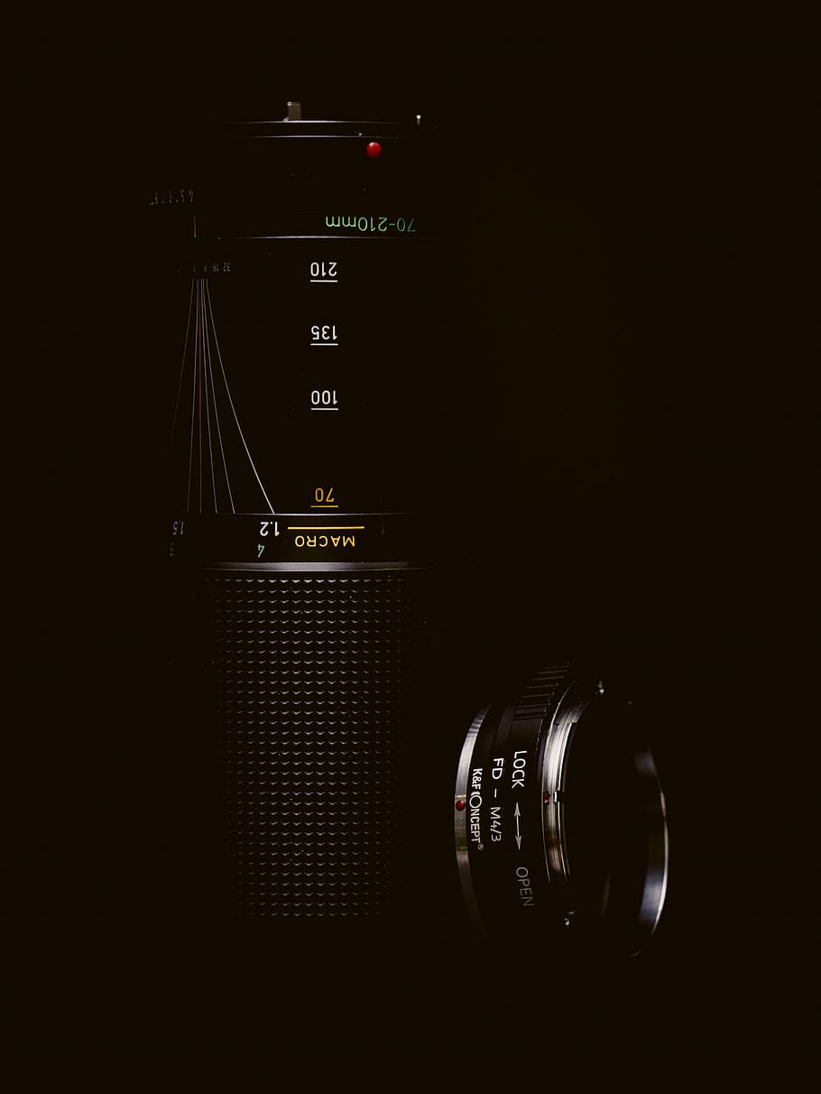 due lenti telefoniche, telefono, lente, macchina fotografica - attrezzatura fotografica, tecnologia, colore nero, attrezzatura, singolo oggetto, vecchio stile, nessuno, comunicazione, in stile retrò, avvicinamento, in casa, sceneggiatura occidentale, numero, temi fotografici, attrezzatura fotografica, testo, equipaggiamento audio, pomello, musica, natura morta, telecamera, controllo, buio, girato in studio, materiale elettrico, Camera digitale, sfondo nero, premi il bottone, 4K