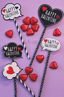 Foto, lykkelig, valentine strøer, hjerteformede chokolade, sugerør, hjerteformede, chokolade, kærlighed, hjerte form, romantik, rød, illustration, valentins dag - ferie, baggrunde, symbol, dekoration, fest, dag, sødt mad, vestlige script, tekst, studio skud, emotion, meddelelse, positive følelser, mad og drikke, indendørs, mad, friskhed, sød, stilleben, bagt, ingen mennesker, tæt på, besked, bord, fristelse, slik hjerte, 1080P, CC0, offentligt domæne, royaltyfrie