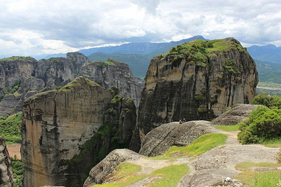 meteora, Grècia, roques, penya-segat, formació de roca, rock - object, muntanya, cel, naturalesa, rock, bellesa a la natura, escena no urbana, Serra, escenics - natura, sòlid, núvol - cel, geologia, escena tranquil·la, tranquil·litat, terra, destinacions de viatge, dia, geografia física, cap gent, formació, a l'aire lliure, erosionat, cim de muntanya, 5K