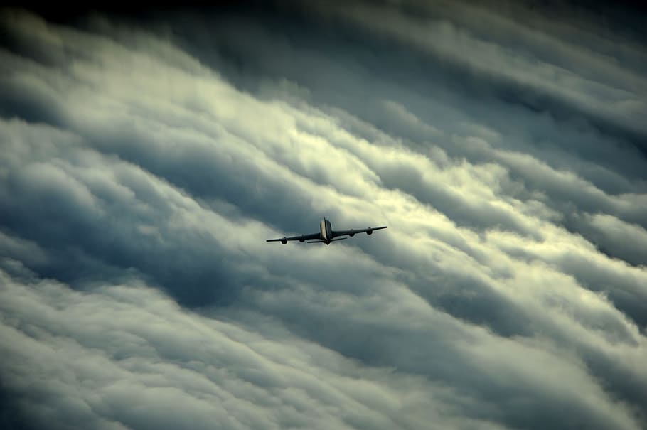 blanc, avió, núvols, núvols blancs, tempesta, militar, sobrevolar, forces aeries, temps, vol, volant, avió comercial, transport, cel, vehicle aeri, viatjar, núvol - cel, aire, negocis, mode de transport, blau, Viatge de negocis, cloudscape, passatger, viatge, aeroport, vista d’angle baix, manera de transport, cap gent, núvol, naturalesa, a l'aire, a l'aire lliure, dia, bellesa a la natura, escenics - natura, moviment, ominós, a dalt, 1080P