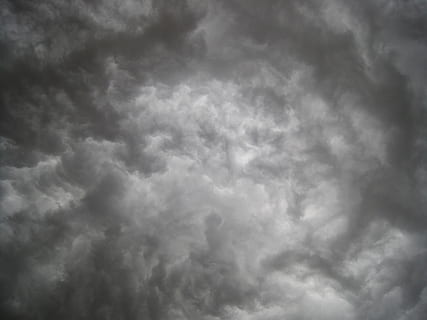 skyer, overskyet, indsamling, mørk, ildevarslende, storm, sky - himmel, himmel, skønhed i naturen, baggrunde, ingen mennesker, cloudscape, dramatisk himmel, storm sky, scenics - natur, lav vinkel visning, natur, dag, udendørs, tordenvejr, humørlig himmel, ro, vind, regn, meteorologi, klima, 2K, CC0, offentligt domæne, royaltyfrie
