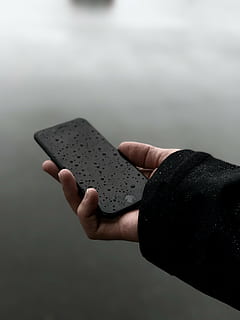person, bedrift, sort, iphone 7, æble, hånd, iphone, makro, mobiltelefon, smartphone, våd, menneskelig hånd, menneskelig kropsdel, kun en mand, en person, kun voksne, kun mænd, moden voksen, mennesker, voksen, rigtige mennesker, kropsdel, livsstil, fritidsaktivitet, dag, indendørs, natur, vand, uigenkendelig person, tæt på, fokus på forgrunden, personlige perspektiv, menneskelig finger, finger, menneskelig lem, 4K, CC0, offentligt domæne, royaltyfrie