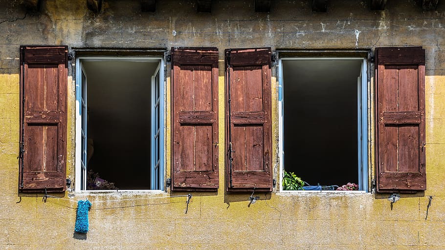 Due, Marrone, di legno, porte finestre francesi, finestra, Aperto, vecchio, vetro, facciata, Casa, ex, legna, architettura, nessuno, struttura costruita, legno - materiale, esterno dell'edificio, giorno, costruzione, intemperie, abbandonato, vetro - materiale, all'aperto, caratteristica della parete, sicurezza, cattiva condizione, porta, deterioramento, arrugginito, declino, telaio della finestra, 5K