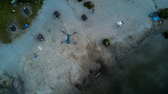 aèria, veure la fotografia, Riba, al costat, oceà, fotografia, gris, camp, fotografia aèria, camp gris, drone, a dalt, mirant abaix, naturalesa, biologia, microscopi, fons, bacteri, ciència, dia, marc complet, a l'interior, cap gent, primer pla, vista d’angle alt, aigua, terra, sorra, platja, humit, grup de persones, mar, a l'aire lliure, escenics - natura, bellesa a la natura, aventura, vista aèria, activitat d'oci, gent, 4K, CC0, domini públic, lliure de regalies