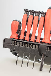 Schraubenzieher, Werkzeug, Kunst, rot, Phillips, Metall, Kopf, Hintergrund, Detail, Arbeit, Schraubendreher, Werkzeugset, Frontplatte, Werkzeuge, einstellen, Bits, Studioaufnahme, drinnen, Nahansicht, weißer Hintergrund, keine Leute, Stillleben, grau, Technologie, grauer Hintergrund, in einer Reihe, Gruppe von Objekten, Verbindung, mittlere Gruppe von Objekten, ausgeschnitten, schwarze Farbe, orange Farbe, Stapel, 4K, CC0, gemeinfrei, lizenzfrei