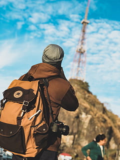 focalizare fotografie, persoană, purtare, maro, negru, sacou, rucsac, cer albastru, estompa, aparat foto, nori, lumina zilei, peisaj, fotografie cu unghi mic, om, natură, în aer liber, oameni, roci, turn, călător, purta, femeie, să se concentreze asupra primelor elemente, activitate, nor - cer, cer, zi, cal, oameni adevărați, mamifer, șeptel, intern, bărbați, animale sălbatice, animale domestice, vedere din spate, Activitatea de agrement, 4K, CC0, domeniu public, fără drepturi de autor