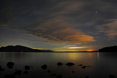öisin, siluetti valokuvaus, saari, auringonlasku, auringonnousu, pilvi, yö-, tumma, taivas, vesi, maisemat - luonto, kauneus luonnossa, rauhallinen kohtaus, pilvi - taivas, tyyneys, siluetti, vuori, luonto, järvi, heijastus, idyllinen, ei ihmisiä, ei-kaupunkikuvia, tähti - tila, rock, ulkona, 4K, CC0, public domain, rojaltivapaa