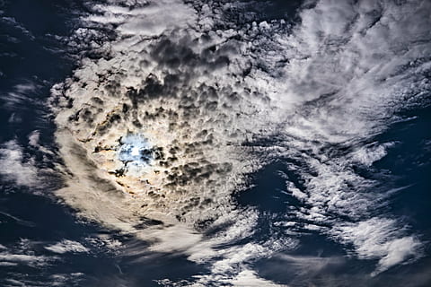 Himmel, Wolken, Wolken bilden sich, imposant, Blau, Wolkenformen, wolkig, Natur, Kumuluswolken, bedeckter Himmel, Stimmung, Trübung, enorm, Weiß, Beleuchtung, Wetter, wolke - himmel, draußen, Hintergründe, Sommer-, Wolkengebilde, Schönheit in der Natur, Flachwinkelansicht, Berg, Szenen - Natur, Sport, Freizeitbeschäftigung, Tag, Aktivität, Ruhe, Abenteuer, ruhige Szene, Lebensstile, Menschen, klettern, Gebirge, 5K, CC0, gemeinfrei, lizenzfrei