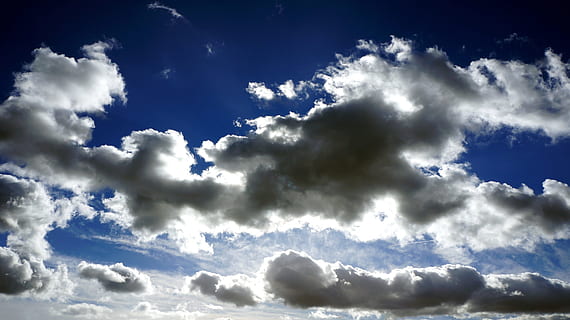 cielo, nube, blu, cielo nuvole, nuvole di cielo blu, nuvole di cielo, offuscato, estate, bianca, panoramico, sole, luce, soleggiato, natura, naturale, all'aperto, scena, stagione, luminosa, luce del sole, nuvola - cielo, Cloudscape, ambiente, bellezza nella natura, cielo drammatico, sfondi, scenics - natura, atmosfera, vento, nuvoloso, cielo lunatico, Colore bianco, soffice, nessuno, meteorologia, la libertà, clima, 4K, CC0, dominio pubblico, privo di copyright