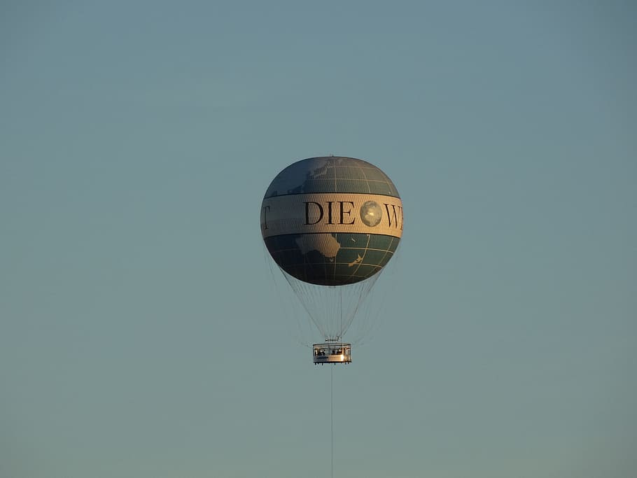 globus, aerostat, volant, vehicle aeri, cel, a l'aire, transport, cel clar, globus d'aire calent, vista d’angle baix, cap gent, naturalesa, blau, còpia espai, aventura, dia, comunicació, viatjar, a l'aire lliure, manera de transport, Esports extrems, festival de globus, 2K