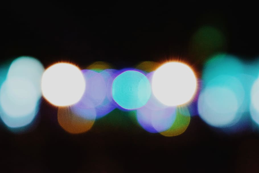 Bokeh Fotografie, Bokeh, Licht, dunkel, Nacht-, focu, aus dem Fokus, Punktlicht, Musik-, Konzert, beleuchtet, Unscharf gestellt, Licht - natürliches Phänomen, mehrfarbig, Lichtanlage, Kreis, glühend, keine Leute, abstrakt, Lichteffekt, Linseneffekt, Geometrische Figur, gestalten, Muster, Blau, elektrisches Licht, Bewegung, beschmutzt, Nachtleben, Projektion, schwarzer Hintergrund, hell erleuchtet, hell, 5K