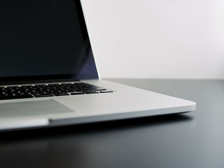 stříbrný, Černá, přenosný počítač, laptop, počítač, macbook, technologie, mobilní, pohybliví, klávesnice, sdělení, web, přenosný, bezdrátový, síť, Internet, práce, kancelář, obrazovka, Zobrazit, bezdrátové technologie, počítačová klávesnice, stříbrné barvy, kopie prostor, přenosnost, spojení, uvnitř, detail, počítačové vybavení, studio shot, nikdo, stůl, podnikání, selektivní zaměření, bílé pozadí, moderní, globální komunikace, klíč počítače, 4K