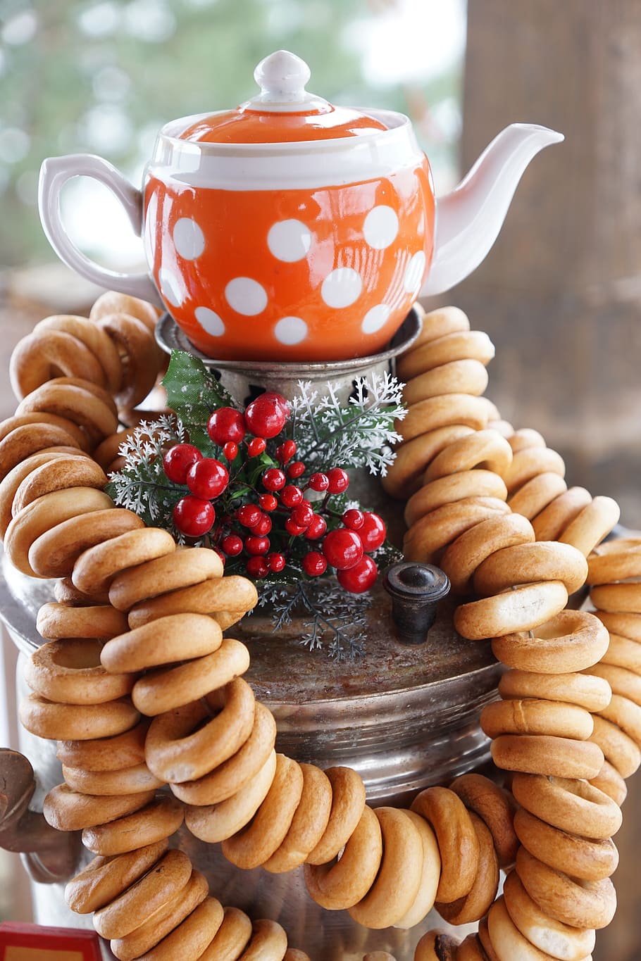 essiccazione, creatore, tradizioni russe, cibo e bevande, cibo, freschezza, tavolo, frutta, natura morta, tazza, mangiare sano, frutti di bosco, avvicinamento, rinfresco, concentrarsi sulle conoscenze acquisite, nessuno, in casa, bere, boccale, rosso, pronto a mangiare, indulgenza, fragola, tentazione, teiera, vasellame, prima colazione, 5K