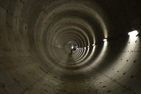 šedá, beton, tunel, světla, otočil, kopat, hluboký, hloubka, amsterdam, sever-jih, konstrukce, kolem, hřídele, uvnitř, nikdo, geometrický tvar, kruh, architektura, den, tvar, vzor, Příroda, stavba, svítí, nástěnný prvek, směr, prázdný, pozadí, světlo - přírodní jev, oblouk, průmysl, světlo na konci tunelu, 5K, CC0, veřejná doména, bez autorských práv
