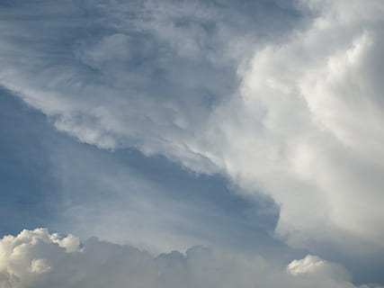 Sky, himmel, blå, regn skyen, grå, atmosfære, cumulus, cloudscape, klima, vejr, skyer, natur, sky - himmel, baggrunde, udendørs, overskyet, dag, luft, skønhed i naturen, lav vinkel visning, ro, scenics - natur, rolig scene, ingen mennesker, fuld ramme, hvid farve, idyllisk, fluffy, dramatisk himmel, blødhed, meteorologi, 2K, CC0, offentligt domæne, royaltyfrie