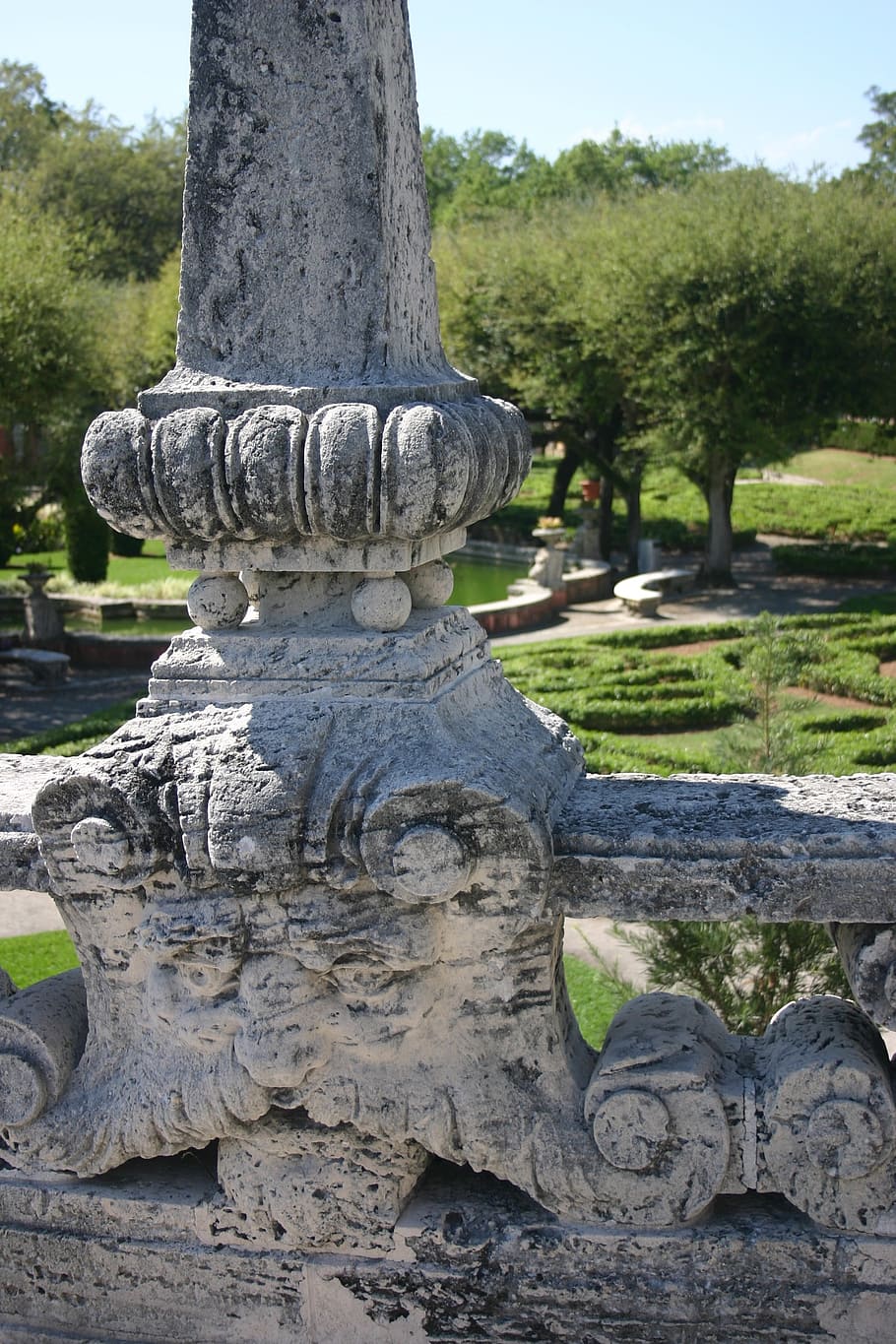 kolumn, sten, slott, slott, arkitektur, gammal, sten, slott, arkitektur, byggnad, klassisk, pelare, historia, stenmaterial, staty, känt ställe, monument, träd, skulptur, dag, inget folk, utomhus, växt, mänsklig representation, konst och hantverk, natur, representation, fast, hane likhet, solljus, parkera, kreativitet, hantverk, 2K