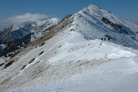 Tatry, vinter, bjerge, sne, bjerg, natur, europæiske alper, bjergtop, is, udendørs, landskab, scenics, kold temperatur, bjergkæde, scenics - natur, snedækket bjerg, skønhed i naturen, himmel, ikke-urbane scene, vintersport, dag, rolig scene, miljø, fritidsaktivitet, hvid farve, sport, ekstremt vejr, 2K, CC0, offentligt domæne, royaltyfrie