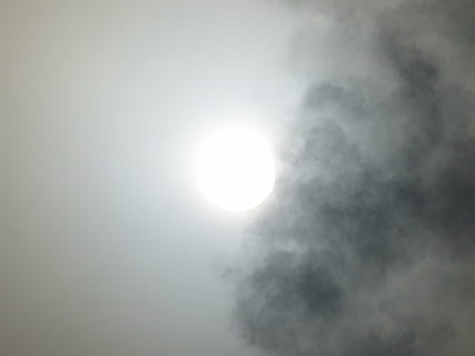 slunce, mraky, kouř, omdlel, nebe, mrak - nebe, krása v přírodě, Příroda, nikdo, klid, nízký úhel pohledu, mlha, slunečního světla, venku, scenics - příroda, přírodního jevu, životní prostředí, den, kruh, klidné scény, zatažený, geometrický tvar, Jasný, jasně osvětlené, 4K, CC0, veřejná doména, bez autorských práv