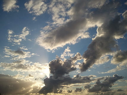 mākoņi, saule, saulrieta, stari, debesis, mākonis, mākonis - debesis, skaistums dabā, dramatiskas debesis, saules gaisma, cloudscape, vidi, skatuves - daba, raksturs, nav cilvēku, miers, vējš, zils, fona, idillisks, Moody sky, ārā, abstrakts, meteoroloģija, gaišs, spilgti izgaismots, maigums, 2K, CC0, publiskais domēns, bez atlīdzības
