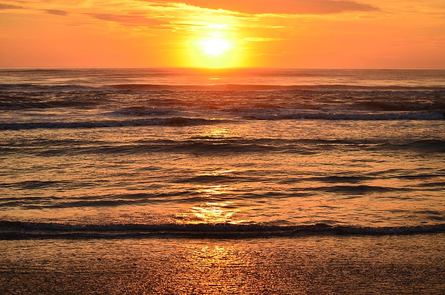 pobřeží, zlatý, hodina, beira mar, sol, pláž, oceán, letní, prázdniny, litoral, horizont, svítání, západ slunce, moře, Příroda, scén, odraz, slunce, nebe, scenics - příroda, oranžová barva, krása v přírodě, voda, horizont nad vodou, klid, idylický, vlna, klidné scény, mrak - nebe, dramatická obloha, pohyb, slunečního světla, venku, nikdo, romantické nebe, 4K