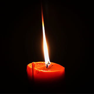 candela, fuoco, fiamma, buio, ustioni, paraffina, accogliente, ardente, calore - temperatura, fuoco - fenomeno naturale, in casa, sfondo nero, raggiante, girato in studio, illuminato, avvicinamento, rosso, nessuno, copia spazio, singolo oggetto, natura, stanza buia, colore arancione, fusione, luminosità, 1080P, CC0, dominio pubblico, privo di copyright