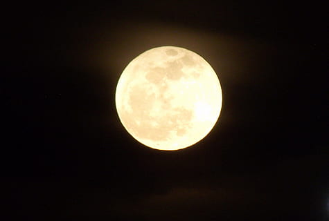 perto, fotografia, cheio, lua, close-up fotografia, luar, céu, noite, Preto, Sombrio, leve, natureza, iluminado, assustador, galáxia, esfera, lunar, astronomia, volta, círculo, brilho, brilhando, crepúsculo, brilhante, planeta, planetário, meia noite, cosmos, espaço, lua cheia, cor preta, origens, luz - fenômeno natural, ninguém, ao ar livre, beleza na natureza, lua planetária, tranquilidade, forma geométrica, scenics - natureza, forma, majestoso, superfície da lua, cena tranquila, astrologia, espaço e astronomia, 2K, CC0, domínio público, royalty free