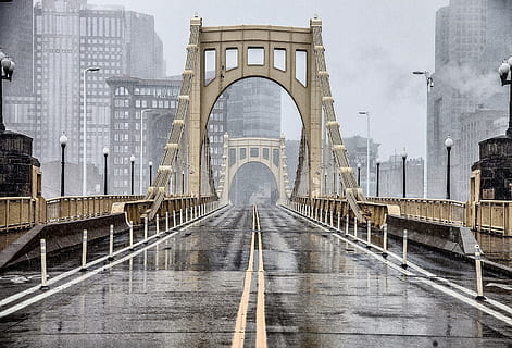 pont, arquitectura, edifici, estructura, infraestructura, pluja, establiment, urbà, estructura construïda, pont - estructura feta per l'home, exterior de l'edifici, ciutat, arc, connexió, transport, el camí a seguir, naturalesa, cel, destinacions de viatge, direcció, dia, aigua, perspectiva decreixent, viatjar, cap gent, a l'aire lliure, paisatge urbà, exterior d’edifici d’oficines, gratacels, 4K, CC0, domini públic, lliure de regalies