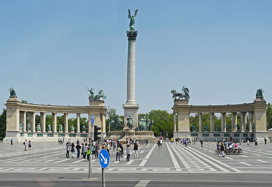 Budapest, Heldenplatz, Millenium, Column, millenium column, landmark, places of interest, curiosité, slabs, pattern, monument, capital, tourists, tourism, half circle, hungary, downtown, plague, travel destinations, large group of people, incidental people, travel, group of people, sculpture, architecture, statue, crowd, architectural column, real people, art and craft, built structure, sky, tourist, memorial, city, day, representation, 4K
