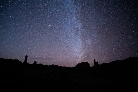 Via Láctea, astronomía, noche, estrella - espacio, espacio, galaxia, cielo, Vía láctea, naturaleza, paisajes - naturaleza, montaña, ambiente, belleza en la naturaleza, paisaje, silueta, tranquilidad, oscuro, ciencia, nadie, destinos de viaje, escena tranquila, espacio y astronomia, 8K, CC0, dominio público, libre de derechos
